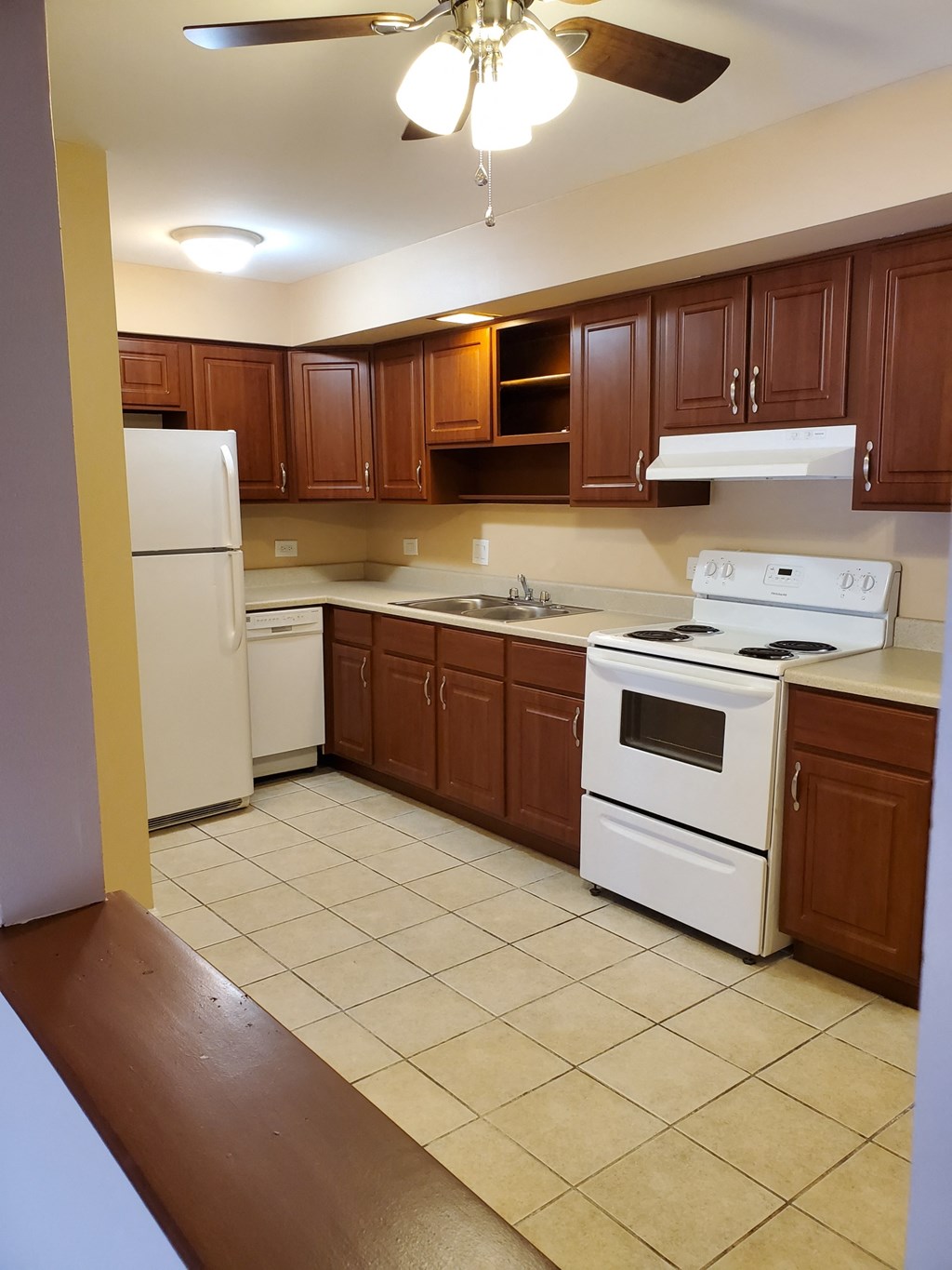 Shalamar East Condominiums Apartments, 22062210 S. Goebbert Road